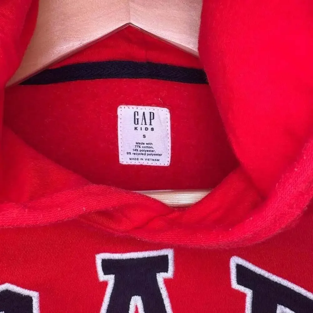 GAP this red